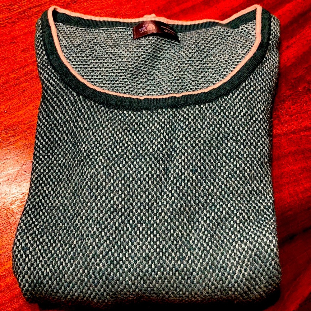 Women’s long sleeve North Face Sweater